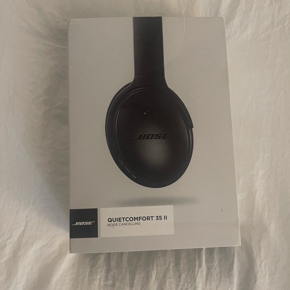 Bose QuietComfort 35 II Wireless Headphones in Black